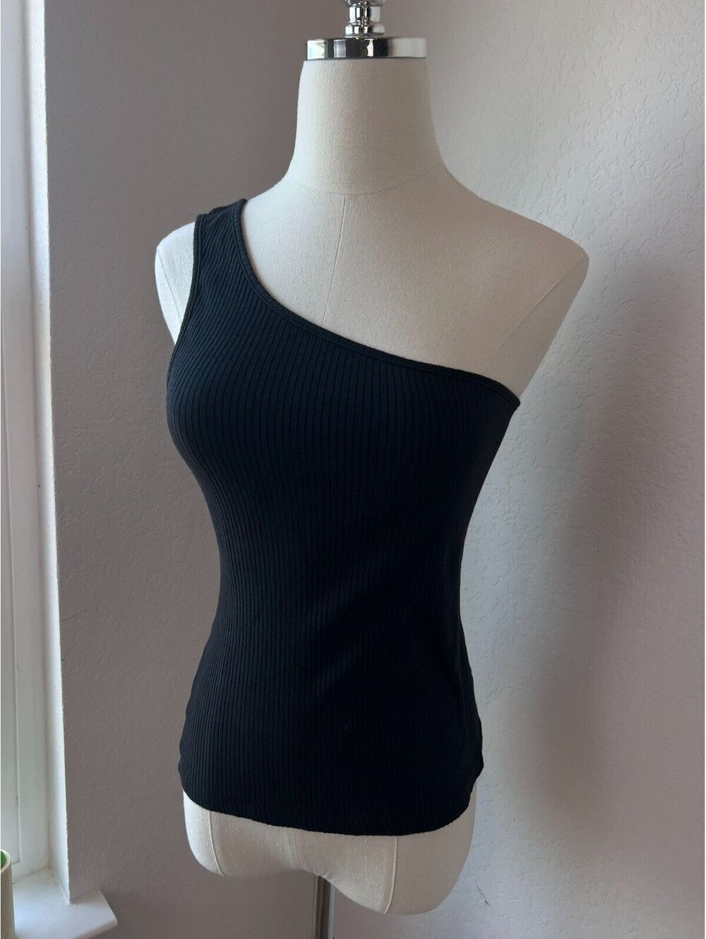 Black One-Shoulder Ribbed Tank Top